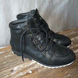 Sorel size 8 Harlow Lace boots ❄️❄️☃️
